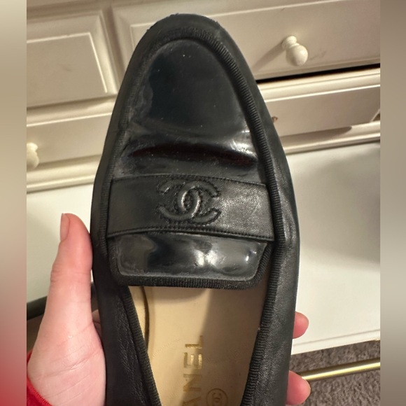 CHANEL LAMBSKIN & PATENT LEATHER BLACK LOAFERS - Picture 5 of 10